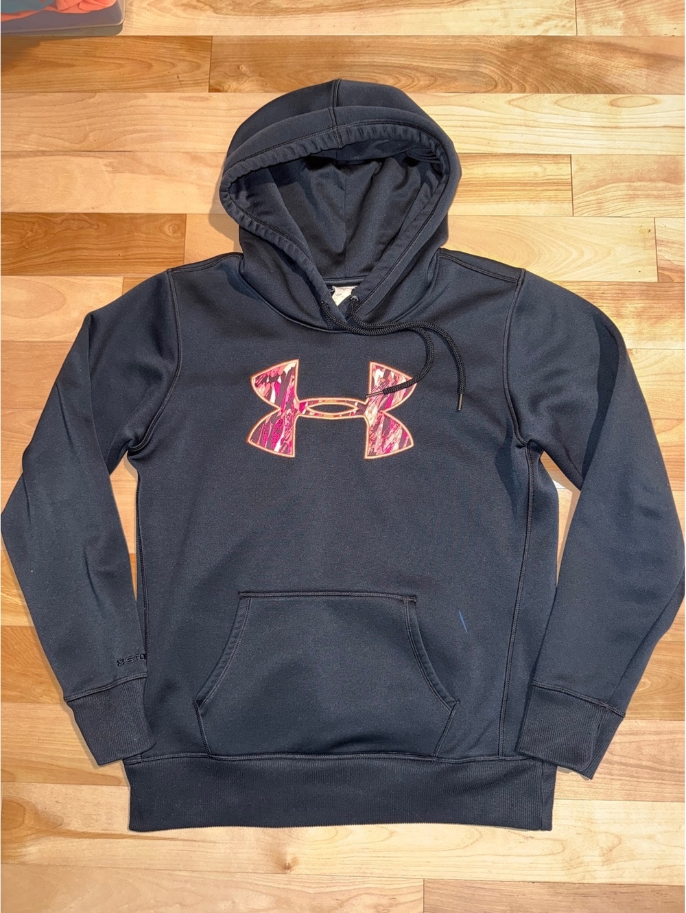 Under Armour Heat Gear Hoodie with Pink Logo M EUC
